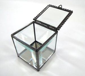 ステンドグラス用のガラス箱ごと